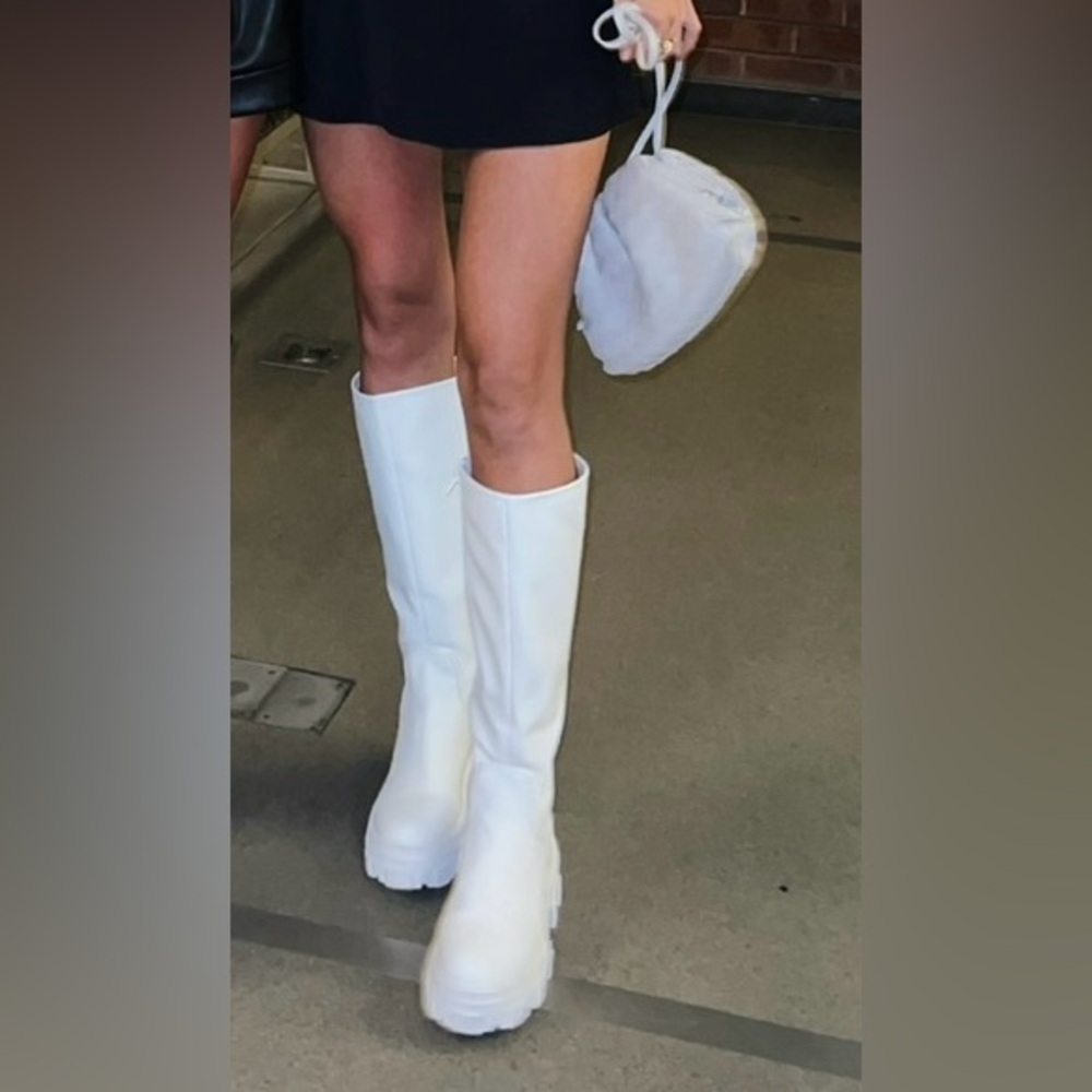 Rubber knee high boots - Picture 6 of 7